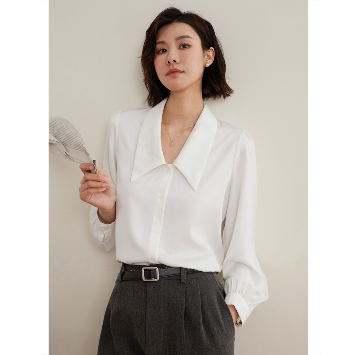 白色尖领衬衫女高级感