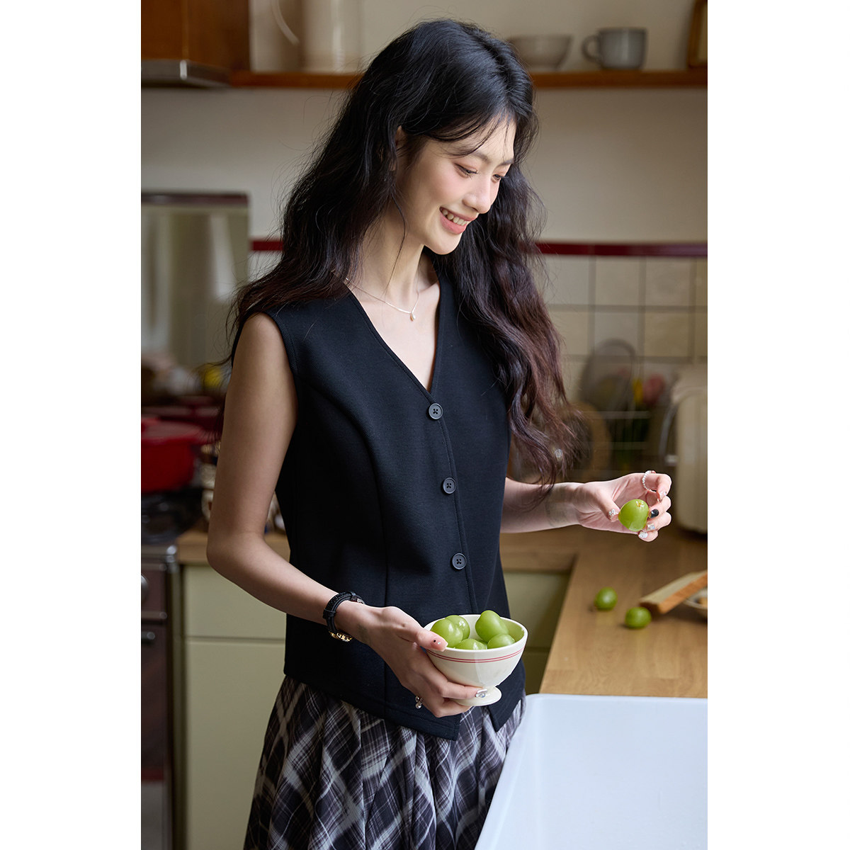 弥古黑色v领背心上衣女内搭针织衫2026新款春季不规则无袖打底衫