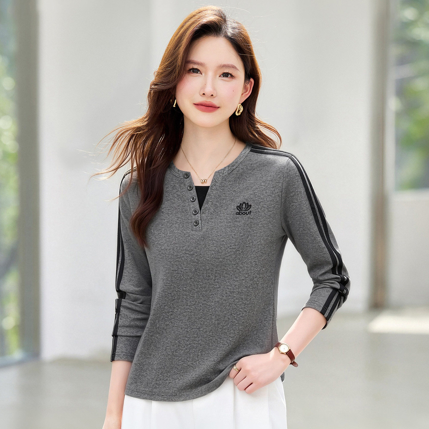 正肩v领长袖t恤女士打底衫2026新款春季洋气内搭可外穿假两件上衣