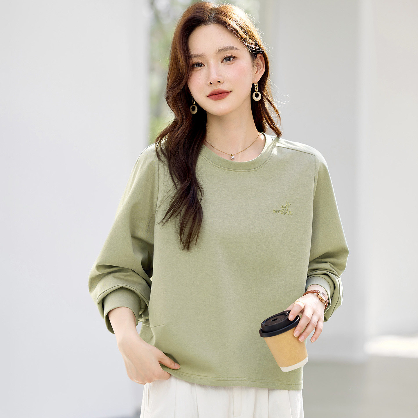 圆领女士卫衣2026新款时尚洋气女装大码胖mm显瘦正肩宽松无帽上衣