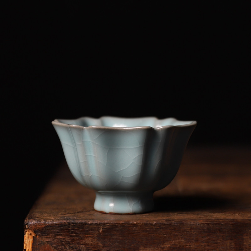龙泉青瓷 大师吴学远南宋官窑天青葵花式杯 仿宋铁胎花口杯主人杯