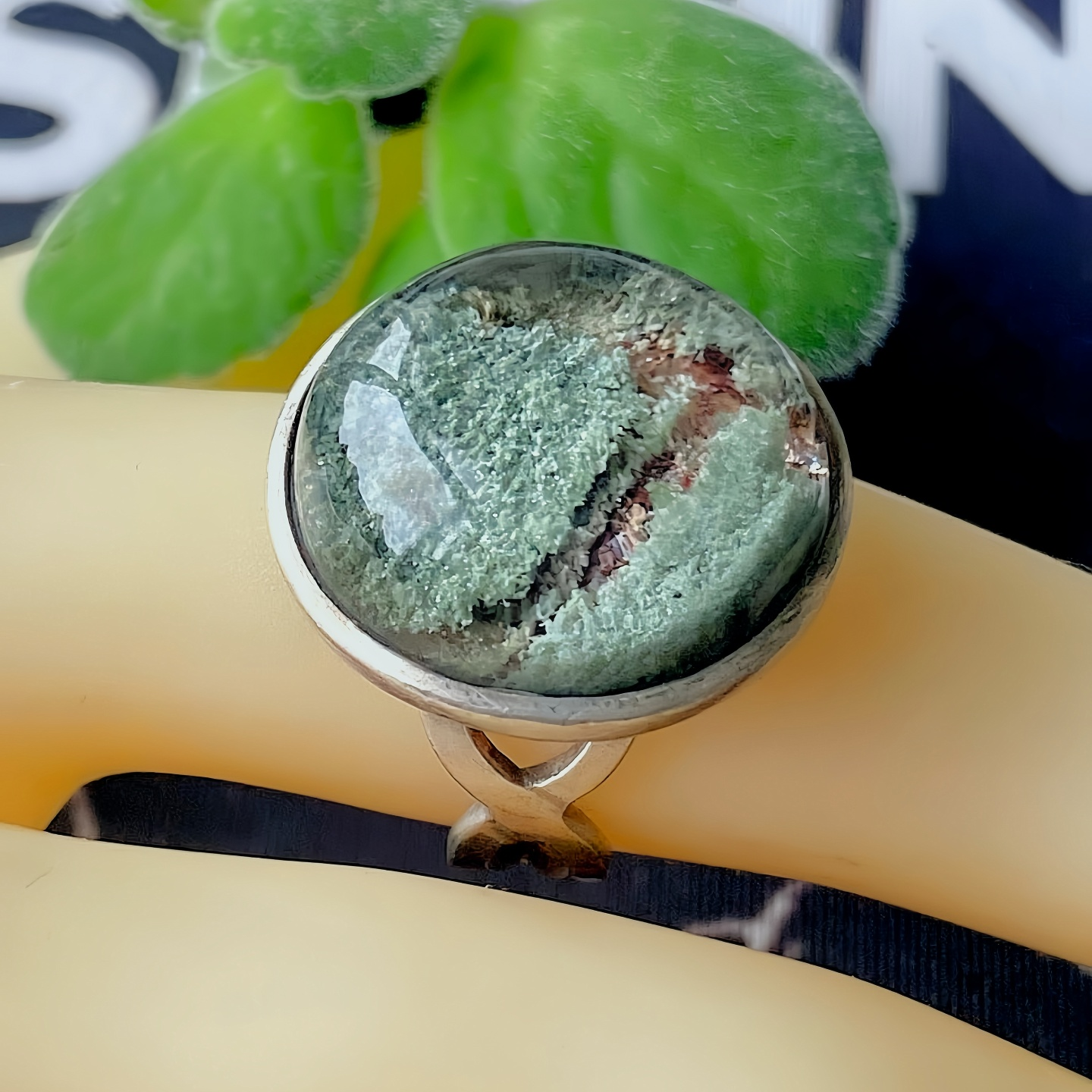 天然水晶戒指巴西绿幽灵戒指彩幽灵戒指银包闭口净体半盆生日礼物
