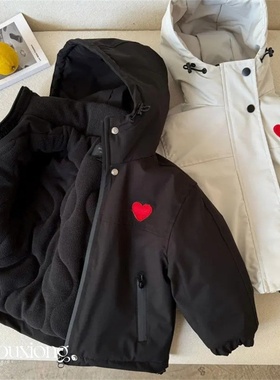 儿童外套2025冬男女童爱心潮牌连帽冲锋衣宝宝加绒加厚风衣棉服潮