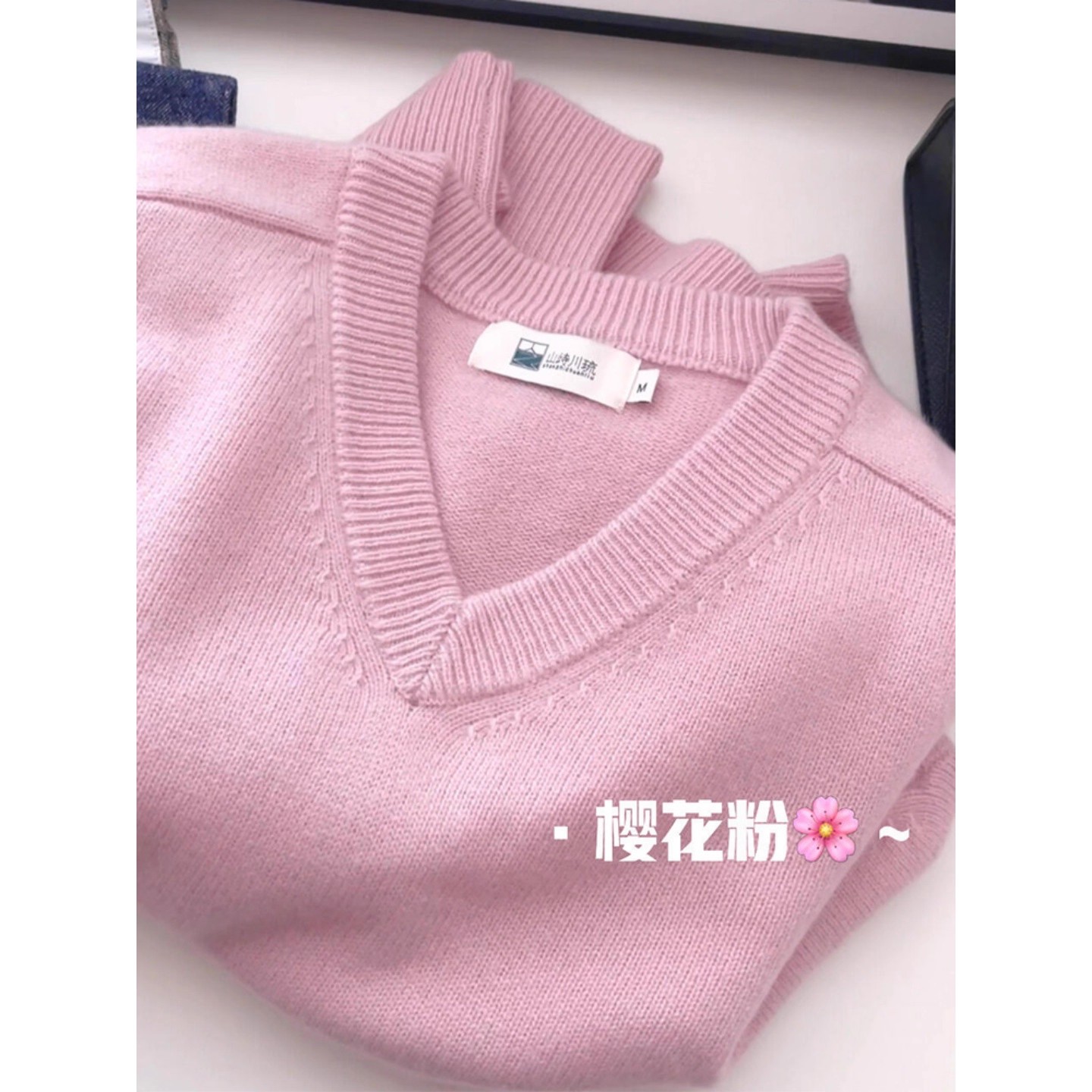 炒鸡推荐！韩系百搭白色V领针织毛衣女2025秋季软糯亲肤慵懒上衣