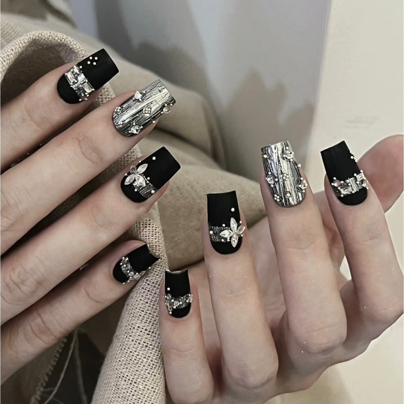 elsanail磨砂黑银闪钻新款显白手工定制美甲日常短款穿戴甲可拆卸