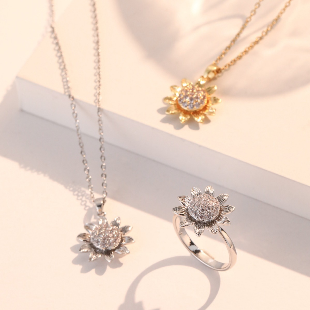 钛钢项链女抖音同款旋转戒指太阳花小众旋转戒指网红锁骨链