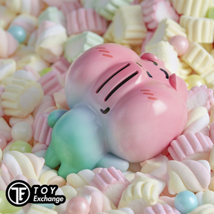 【玩具交易所】现货躺着挣钱福气小猪潮玩生肖猪年包挂车载存钱罐