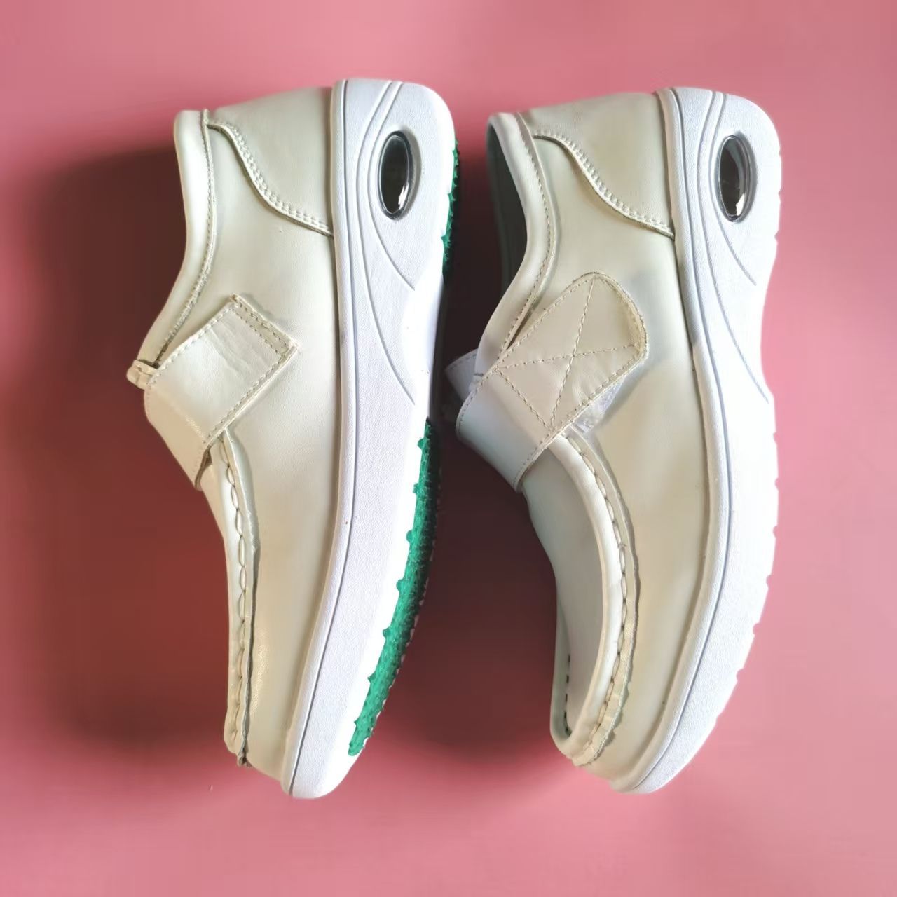 无注册商标极简魔术贴棉鞋