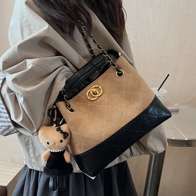小香风链条大容量水桶包包2025秋季新款麂皮绒高级感通勤女斜挎包