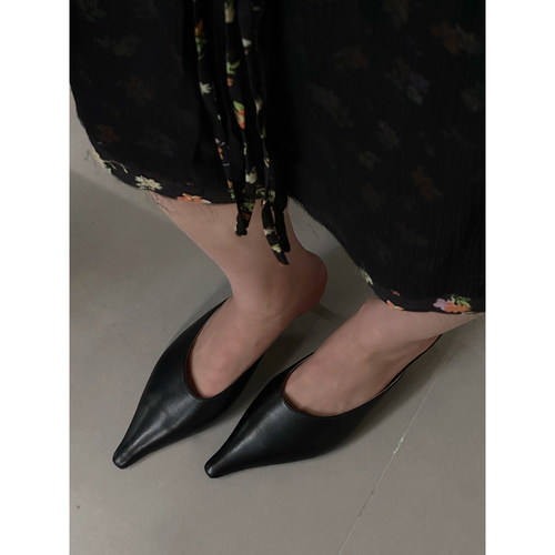 CNLEEWEI真皮尖头低跟穆勒鞋