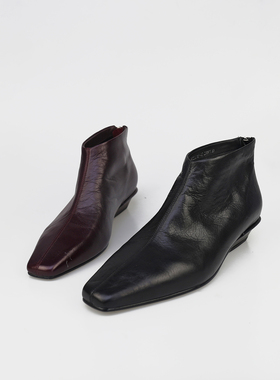 可媚2025新秋冬款小方头羊皮车缝线后拉链粗中跟短靴女KC25919-48