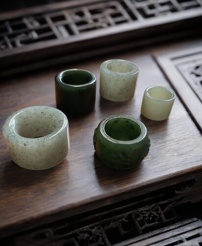 方寸之间见乾坤。和田玉点墨青花碧玉青玉扳指