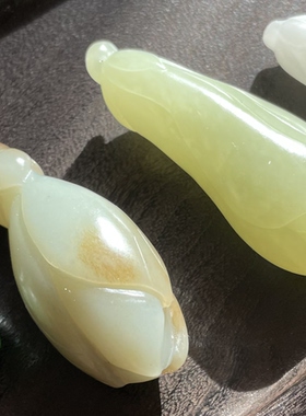 和田玉兰花黄口糖青白碧籽手把件挂件包饰