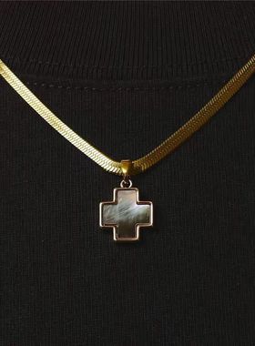 四叶草十字架彩贝母吊坠秋冬男女同款简约小众高级感钛钢毛衣项链