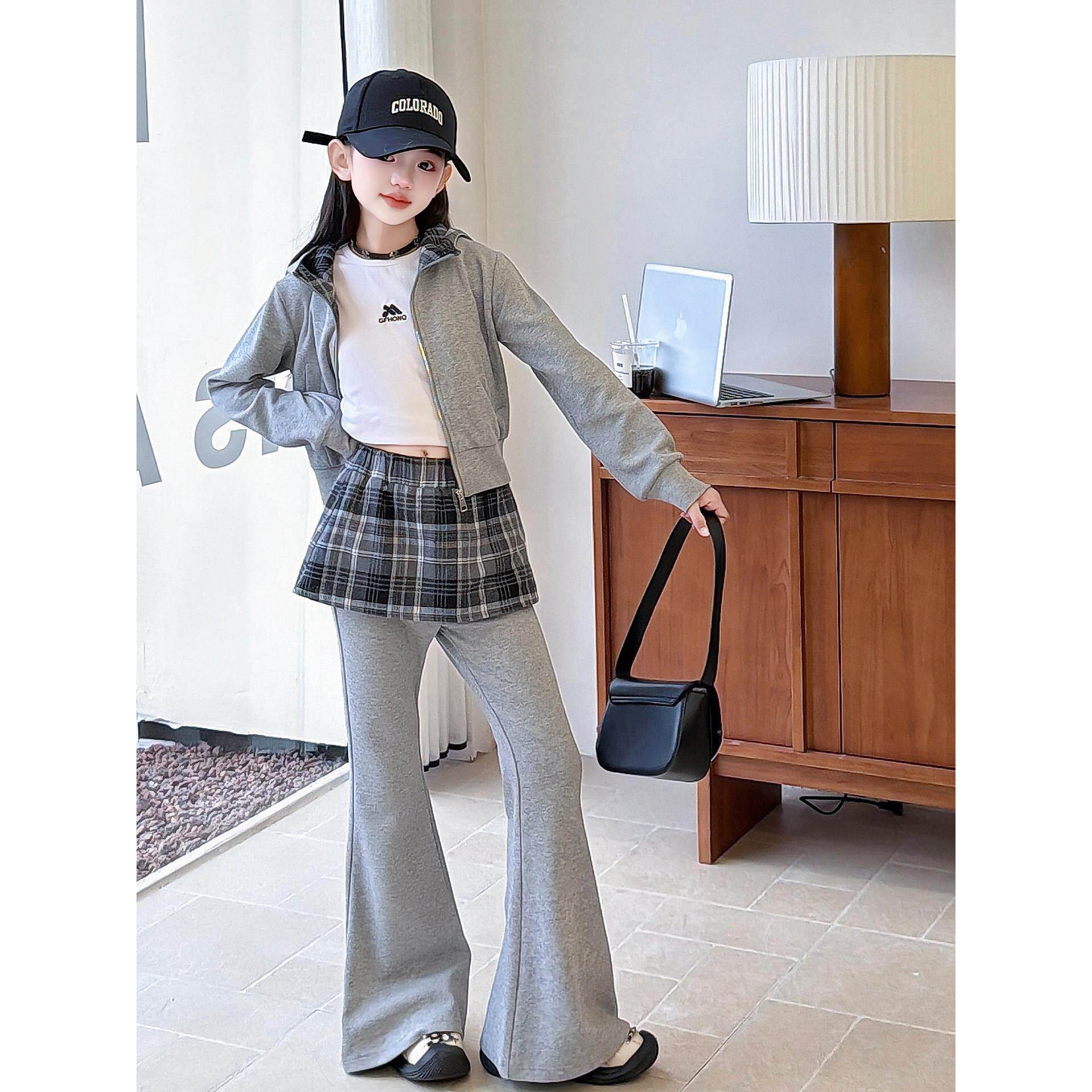 女童两件套屁帘连帽春秋2026短款辣妹格子套装卫衣中大童装喇叭裤