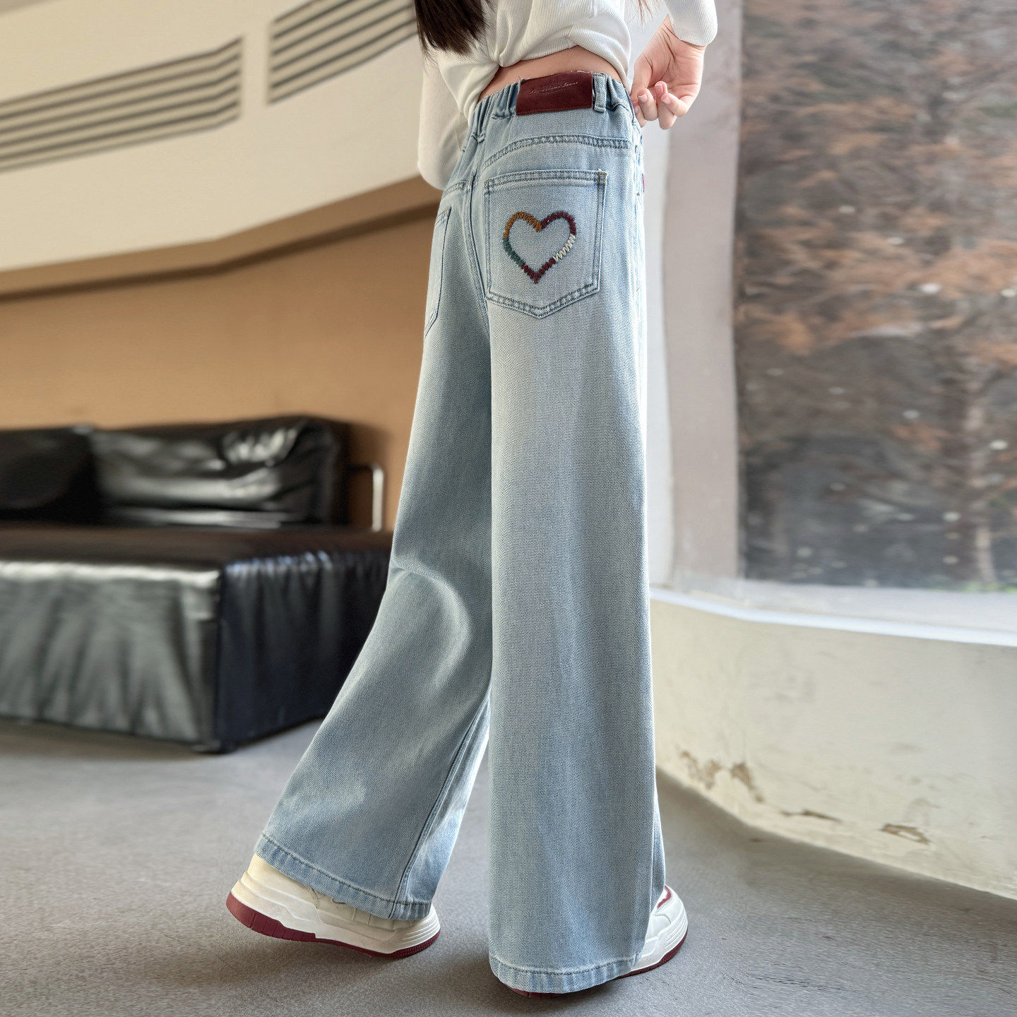 直筒春新款牛仔裤浅色腿2026裤子春秋阔女童儿童裤爱心女大童洋气