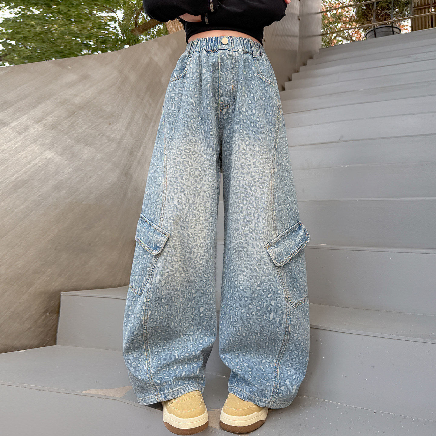 女童网红洋气春秋春季新款2026牛仔裤儿童裤子豹纹大童工装裤阔腿