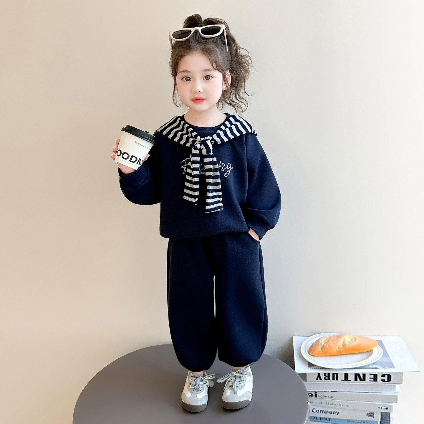 春秋女披肩春季早春儿童洋气2026女童款卫衣宝宝春装套装新款时髦