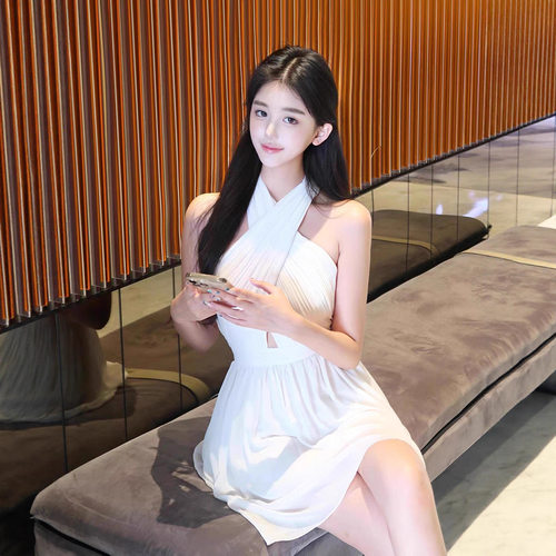 TZ7102性感风挂脖镂空露肩连衣裙女新款温柔女神气质修身绝美短裙