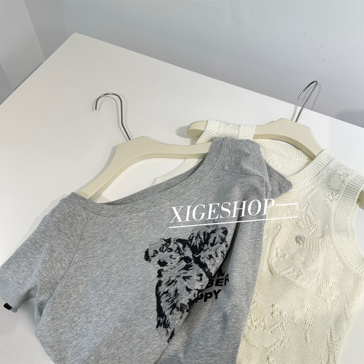 韩系小狗印花一字领短袖T恤女减龄休闲流行斜肩单露肩休闲上衣夏