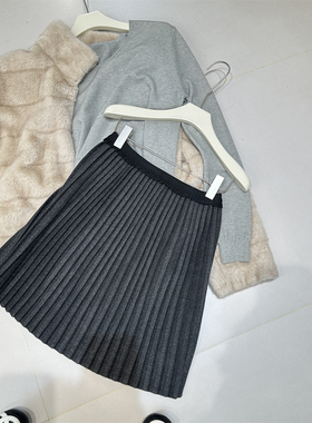 精仿毛呢立体百褶裙女设计感深灰色百搭显瘦小个子mi*u系短裙秋冬