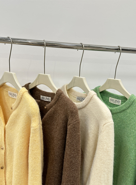 羊毛混纺复古圆领系扣针织开衫外套内搭叠穿软糯绿色毛衣秋冬新款