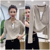 假两件镶钻V领长袖 针织衫 女秋季 新款 时尚 减龄显瘦百搭上衣