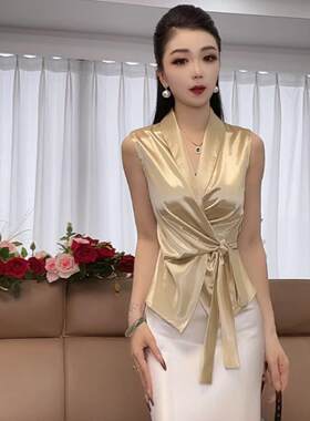流光溢彩V领无袖2026新款时尚百搭洋气减龄显瘦设计款百搭上衣