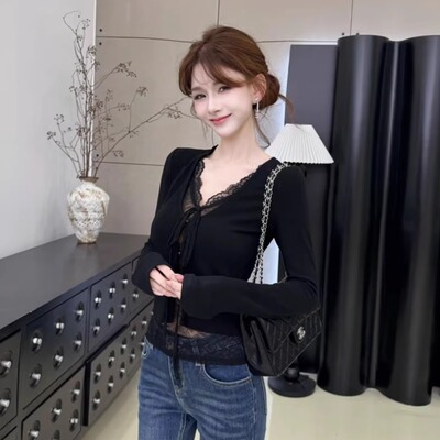 韩系氛围感蕾丝拼接假两件纯欲V领修身上衣女独特漂亮气质小衫