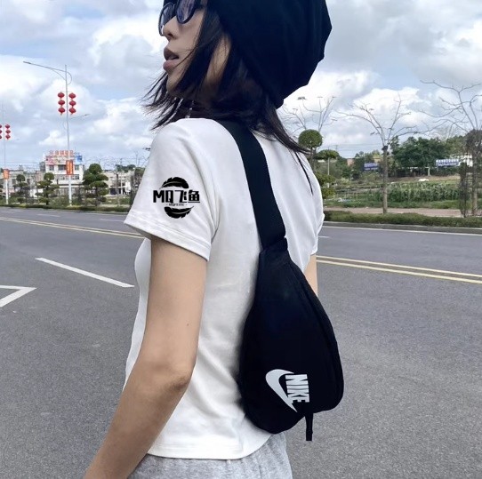 Nike/耐克斜挎包男女学生运动休闲黑色旅游单肩包胸包DB0490-010