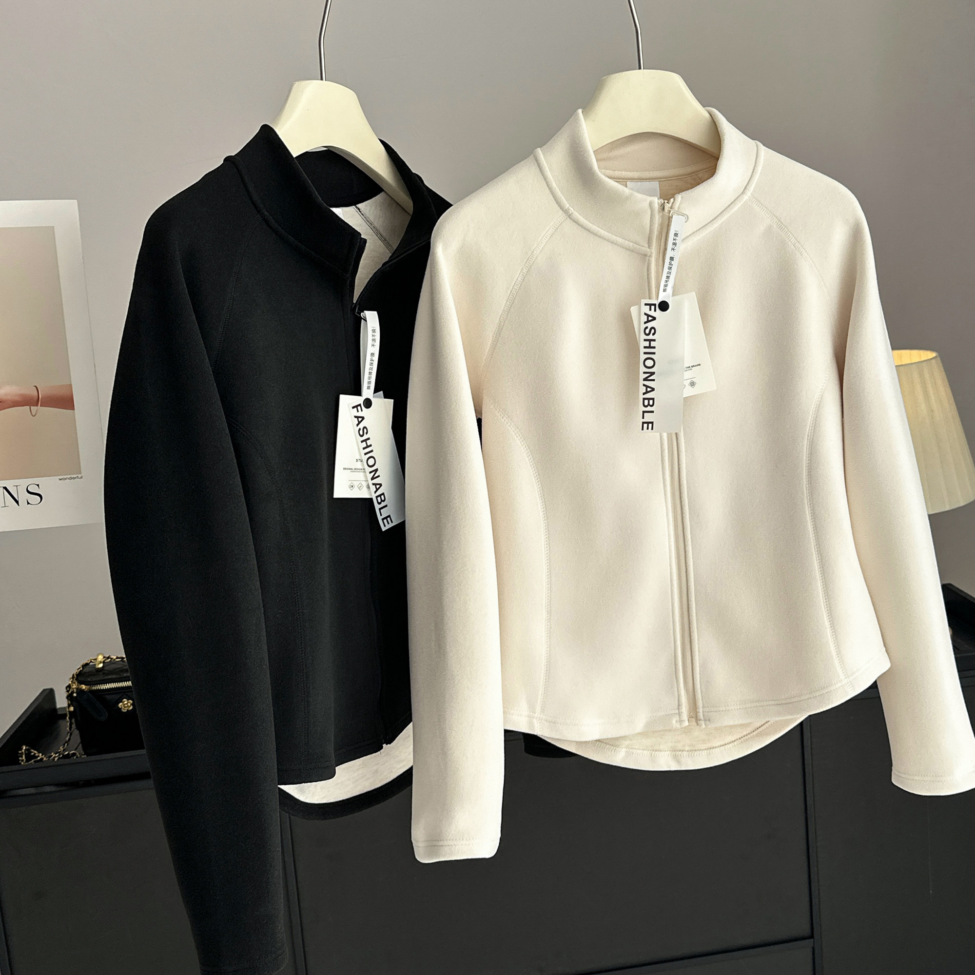 升级款小蛮腰简约运动风立领拉链开衫落肩袖外套女秋冬短外套