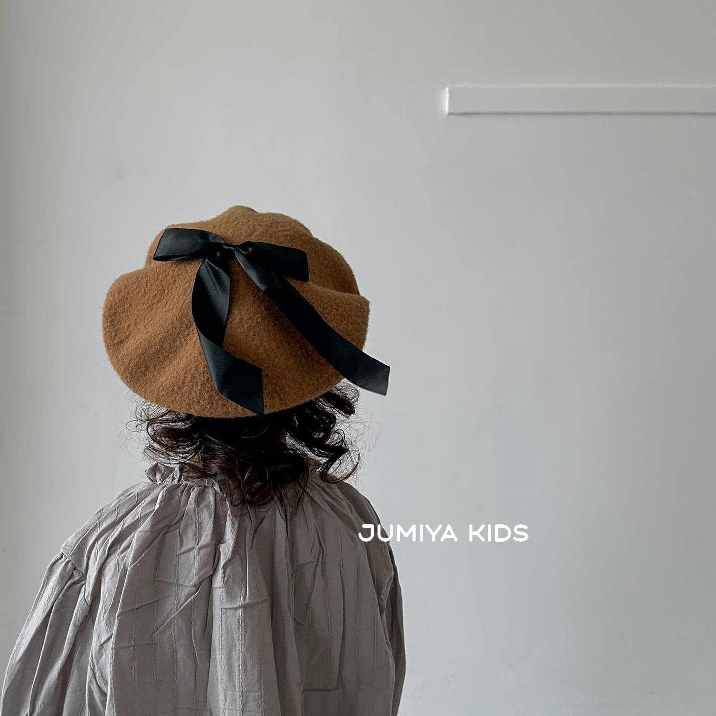 高级感儿童贝雷帽秋冬季纯色羊毛尼蝴蝶结画家帽女童宝宝穿搭帽子