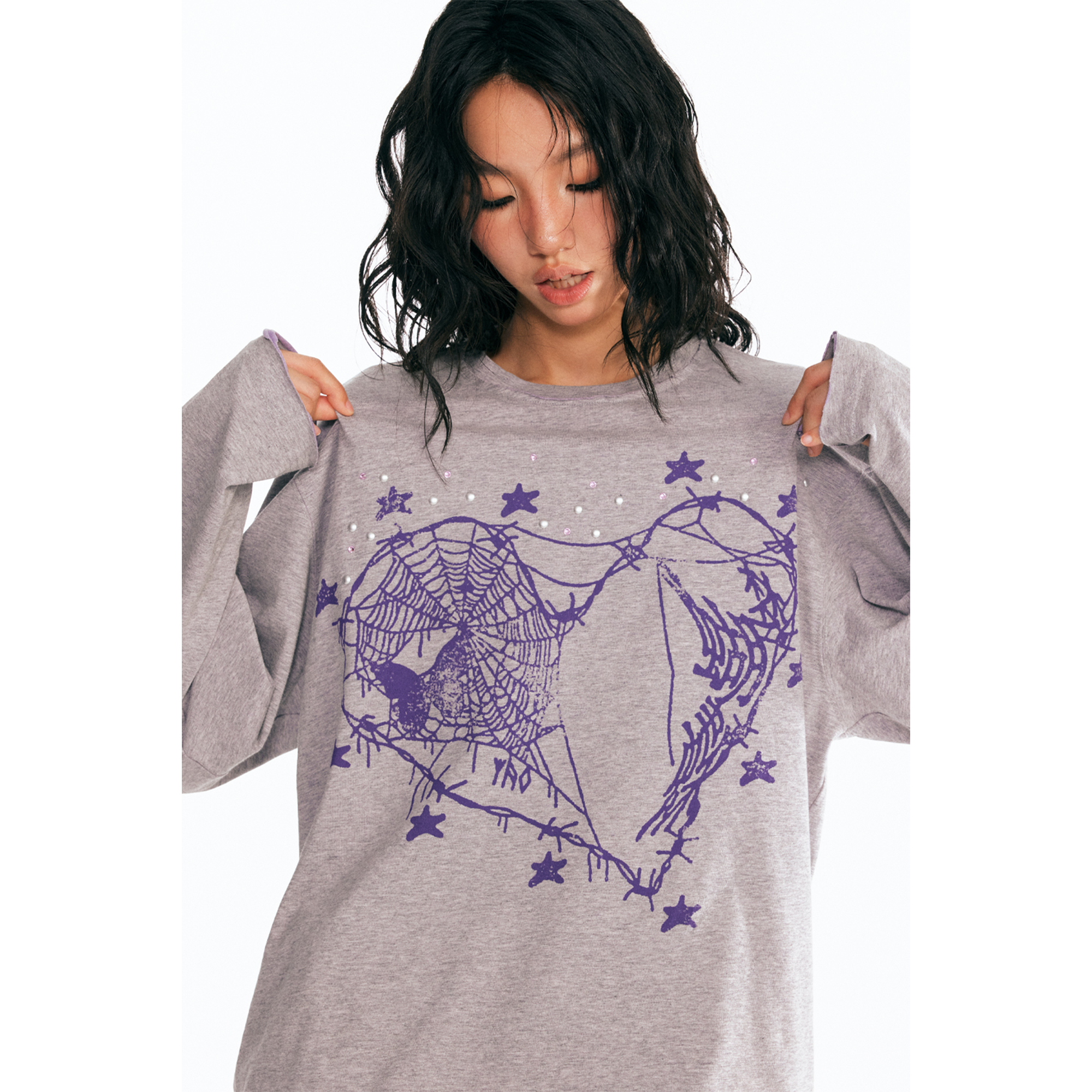 药九玖柒“梦蝴蝶”珍珠铆钉绛紫色圆领基础印花长袖/1997邮政局