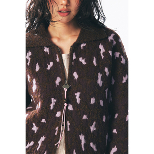 药九玖柒“草莓豹纹”复古针织拉链外套毛衣男女同款/1997邮政局