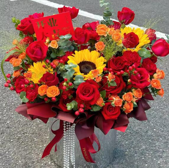 情人节网红抱抱桶花束玫瑰鲜花速鲜花速递(同城)