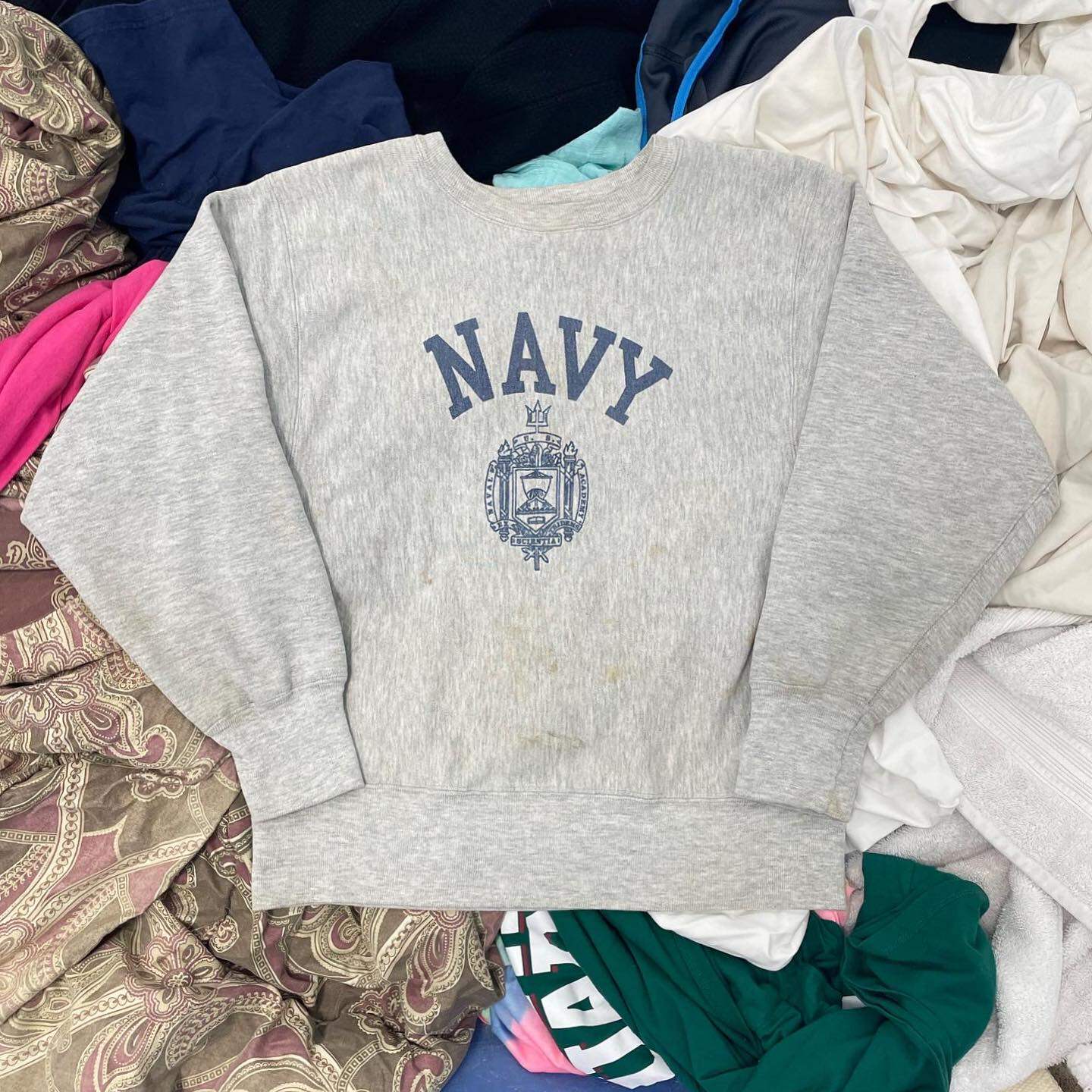 AUTISMSS TREASURE HOUSE 유럽과 미국 스타일의 편지 인쇄 디자인 틈새 착용 루즈한 대형 라운드 넥 스웨트셔츠