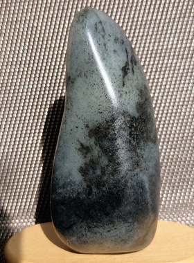 新疆的猫G110302 327.6克，经典偏蓝色调浓郁油库皮白玉玩籽