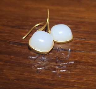 YQ012518 3.4克含18k金带宝光的且末羊脂白玉18k金镶玉耳坠