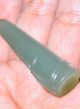 新疆的猫JJ112503  11.8克，老坑鸭蛋青碧玉起荧光竹节雕件元