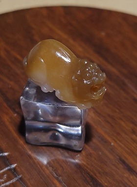 新疆的猫YQ123106 8.9克润如红油脂肉细色浓艳且末糖白玉貔貅雕件