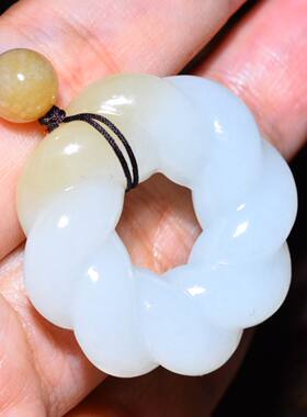 新疆的猫JJ112509  17.1克，糖色惊艳俄料糖白轮回挂坠