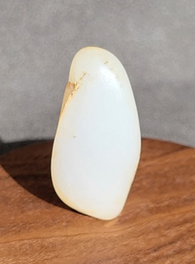 新疆的猫C121904 12.1克，老熟油润的羊脂白玉籽