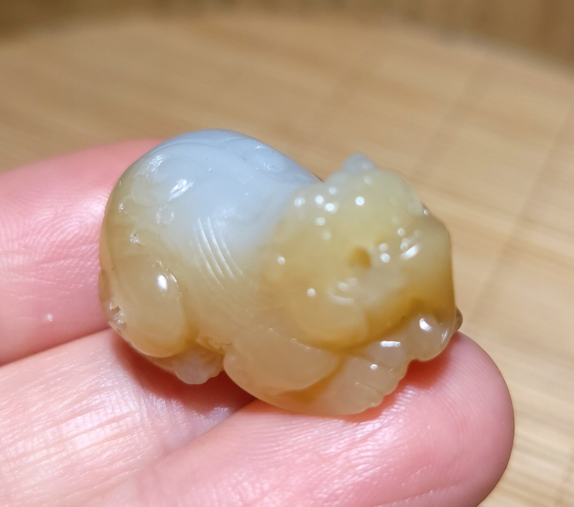 zg030610新疆的猫14.2克糖美肉白高油脂感且末糖羊脂白玉貔貅雕件