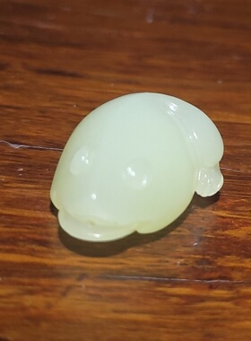 YQ011907新疆的猫12.8克特细润奶黄色和田玉且末黄口玉招财金蟾