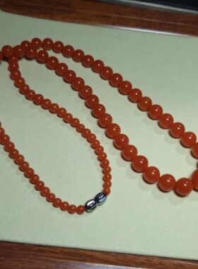 Z013002 新疆的猫38.0克·顶细油亮色泽惊艳柿子红南红塔形项链