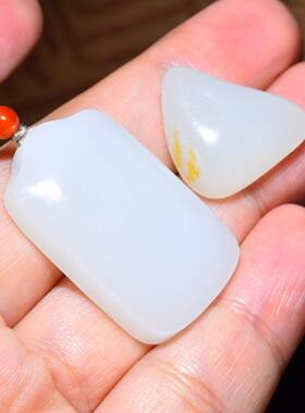 JJ032601新疆的猫12.3克含绳肉质细腻油性高老坑俄料羊脂白玉牌