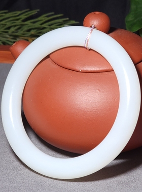 新疆的猫L121706 49.8克内径57mm高浓白青海野牛沟脂白玉圆条手镯