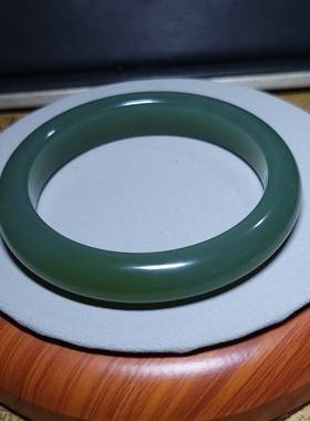 Z112806 59.0克，R58.5冒油色美微蓝细润且末糖包玉出青脂玉手镯