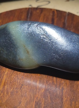 YQ122703 125.5克肉质特别细腻油润的黑白分明青花墨玉籽料把件