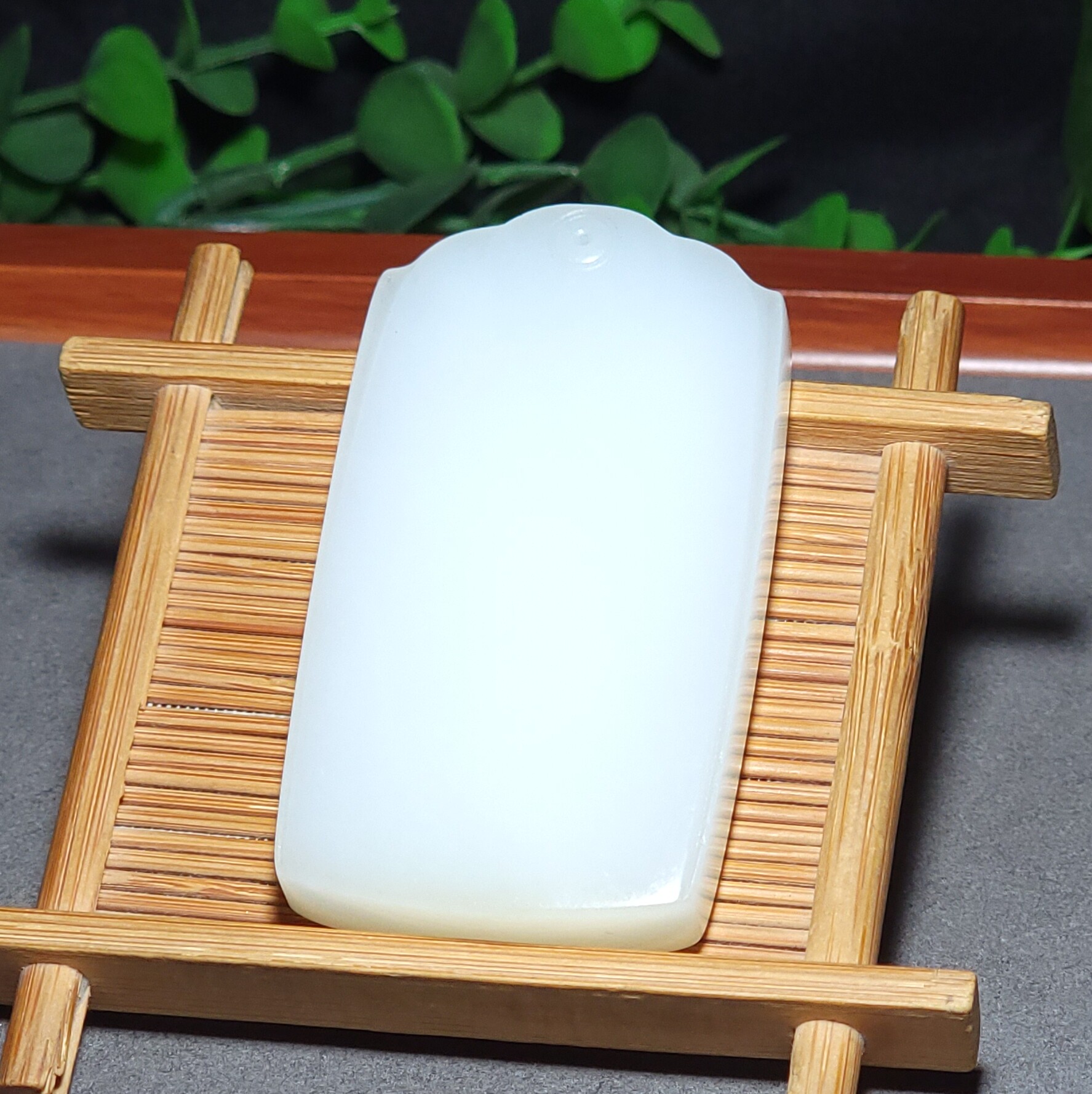 L053006新疆的猫72.3克高脂份玉质温润的老坑俄料羊脂玉平安牌